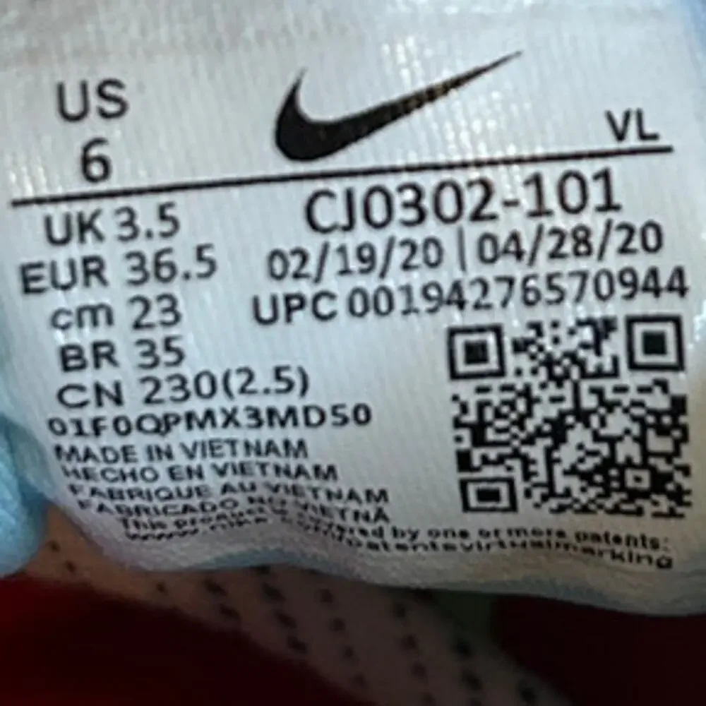 Nike - Air Zoom Winflo 7 - Running Shoes - White/Blue - Women's - 6 - DJ0302-101